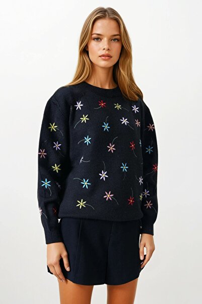 VAGGON Γυναικείο πλεκτό πουλόβερ με κεντημένο φλοράλ γιακά Vs00858