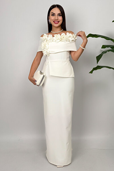 Dolcha Vivenza Gül Detaylı Omuz Açık Kayık Yaka Uzun Beyaz Abiye Elbise, Nişan ve Davet Zarafeti