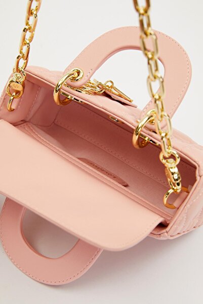 Levidor Pink Gold Chain Detailed Shoulder Bag