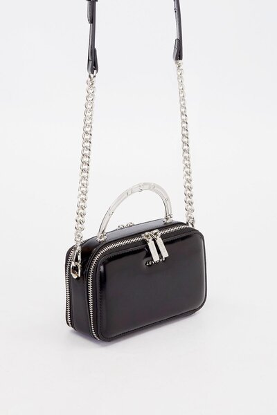 Levidor Τσάντα ώμου με λεπτομέρεια από μαύρο μεταλλικό λουράκι