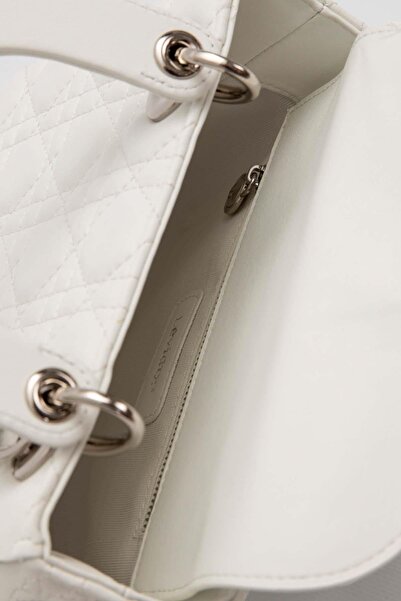 Levidor Beyaz Logo Aksesuar Detaylı El Çantası