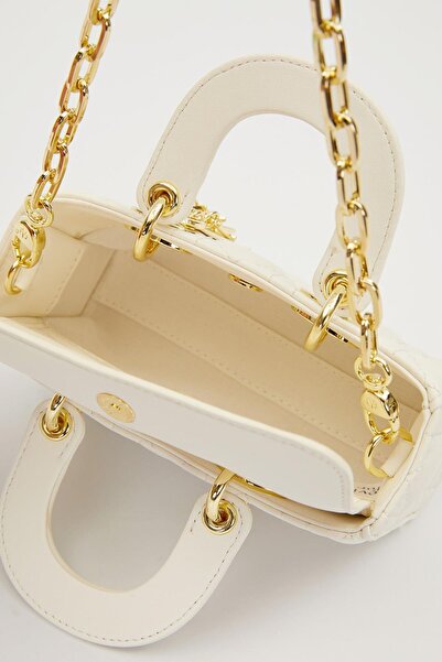 Levidor Τσάντα ώμου με λεπτομέρεια από χρυσή αλυσίδα