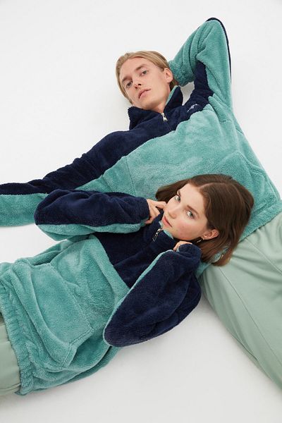Trendyol Collection Blaues Unisex-Sweatshirt in Übergröße/Weitschnitt, Farbblock, minimale Stickerei, warmes Plüsch-Sweatshirt TMNAW22SW1477