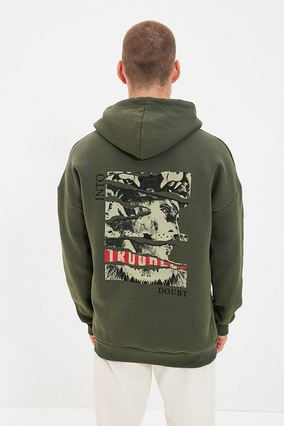 Trendyol Collection Χακί κανονική/κανονική εφαρμογή με κουκούλα με καλλιτεχνική στάμπα χωρίς ανάβασμα TMNAW20SW0489