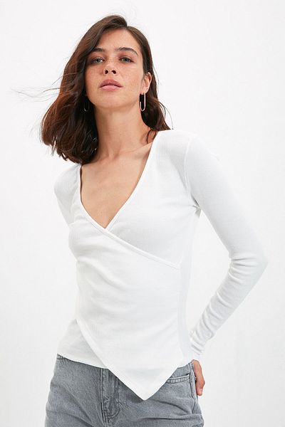 Trendyol Collection Ecru Fitted Double Breasted Neck Long Sleeve Ribbed Stretchy Knitted Blouse TWOAW21BZ1274