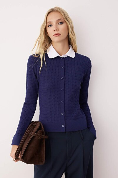 Trendyol Collection Marineblaue, merzerisierte Look-Haarflecht-Hemdverzierung...