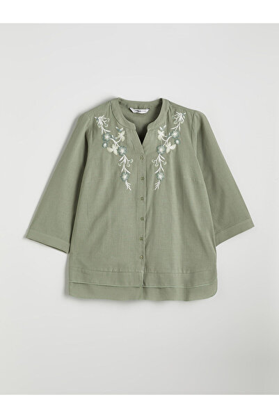 LC Waikiki Kaçık Yaka Çiçek Nakışlı Bluz