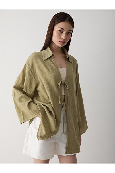 Laluvia Khakifarbene Kimono-Bluse aus 100 % Baumwollleinen mit Spitzendetail