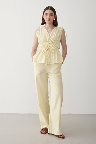 JASTE Kadın Sarı Omuz Bel Büzgülü Bluz & Beli Lastikli Pantolon Keten Takım