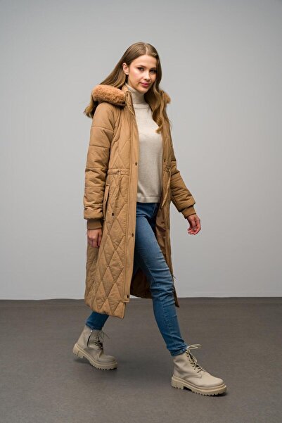 Olcay Detailní prošívaný kabát s odnímatelnou kožešinovou kapucí Kamel 6621
