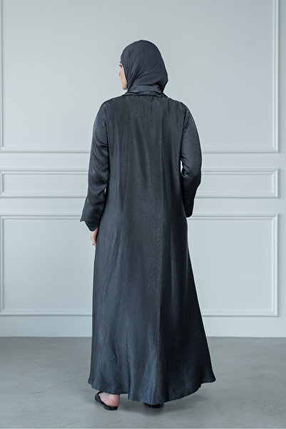 LAVİNİA Lavinia women's abaya with a double-layer collar, made of washed silk fabric with a shiny finish.
