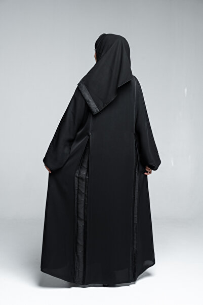 LAVİNİA Women's abaya from Lavinia, Internet fabric with jacquard and front-back triangular cord accents.
