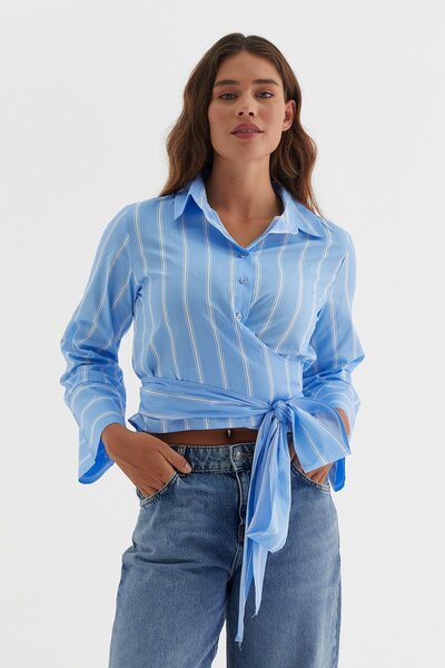 MARKALİSTE Μπλε ριγέ πουκάμισο με δέσιμο στη μέση