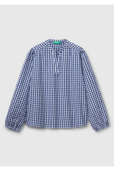 United Colors of Benetton Γυναικεία μπλε μπλούζα από 100% βαμβάκι Gingham Relax Fit Mandarin με λαιμόκοψη σε σχήμα V