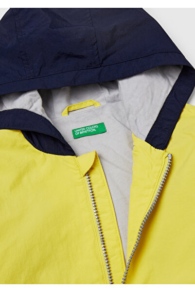 United Colors of Benetton Boy's Yellow Sleeve Logo Detailed Lined Hooded Raincoat
