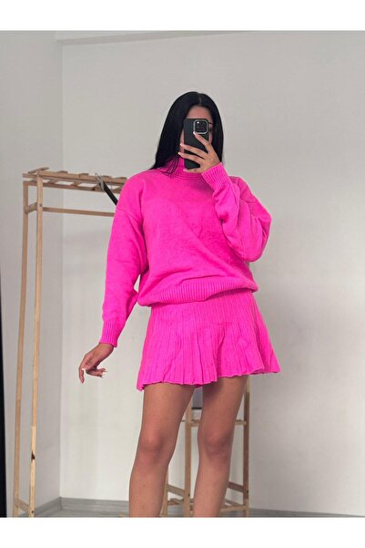 Özge Kayıkcı Σετ πλεκτό πουλόβερ με πλισέ ψηλόμεσο μίνι φούστα