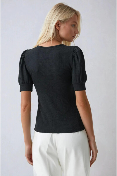 hazelin Γυναικεία πλεκτή μπλούζα με μαύρη τετράγωνη λαιμόκοψη HZL22W-BD104091