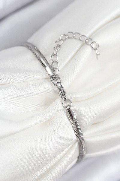 Lisinya سوار نسائي من النحاس والزركون الحجري على شكل برسيم موديل فضي اللون -