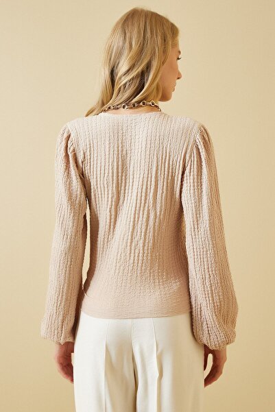hazelin Kadın Bej Dokulu Anvelop Yaka Kuşaklı Trend Rahat Örme Bluz HZL23W-BD104411