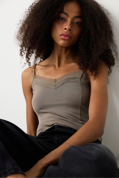 Penti Dark Vision V-Neck Lace Slim Fit Tank Top