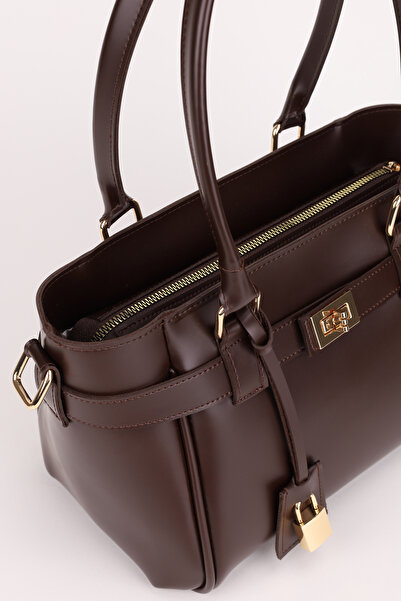 NOTHING Női keserűbarna öv és zár díszítésű, cipzárral záródó kézi és válltáska, Lotus