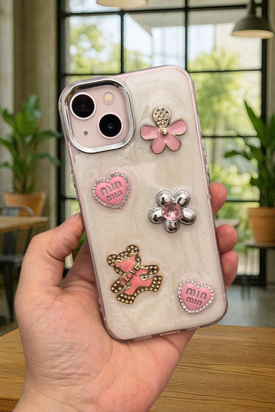 Vip Case iPhone 15/14 ve 13 Uyumlu Epoksili 3D Figürlü Kalpli Kurdelalı Parla...