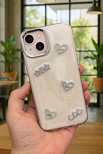 Vip Case iPhone 15/14 ve 13 Uyumlu Epoksili 3D Figürlü Kalpli Kurdelalı Parlak Şık Moda Kılıf