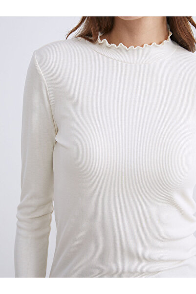 LC Waikiki Shining Store'dan Işıltılı Seçimler | Fırfırlı Dik Yaka Kadın Body