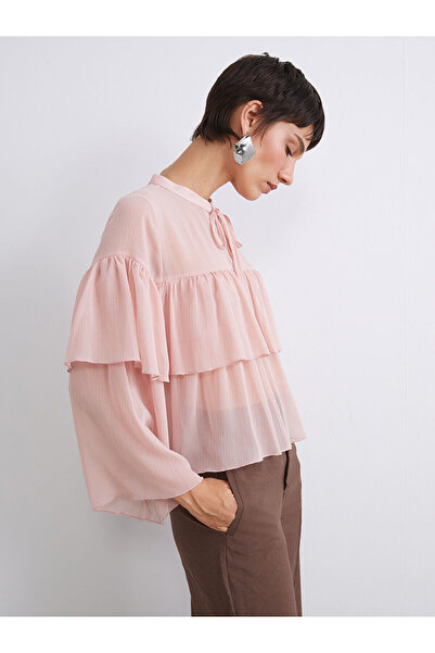 LC Waikiki Shining Store'dan Işıltılı Seçimler | Bağlamalı Yaka Şifon Fırfırlı Bluz