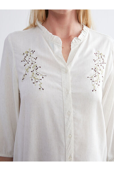 LC Waikiki İzr Yeni Sezon Fırfırlı Kaçık Yaka Nakışlı Keten Karışımlı Bluz