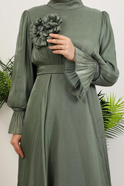 GİYZAMİLA Robe with Cape on the Shoulder Soft Green