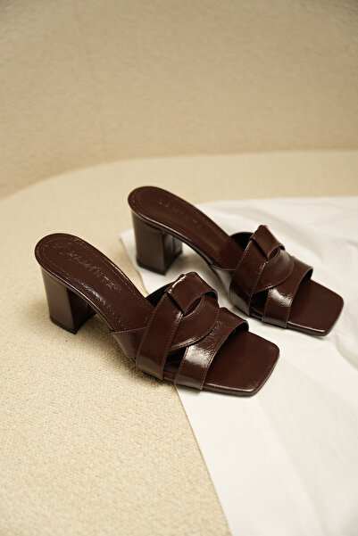 LAMİNTA София Битър Кофе Асиметрични дамски пантофи с дебел ток