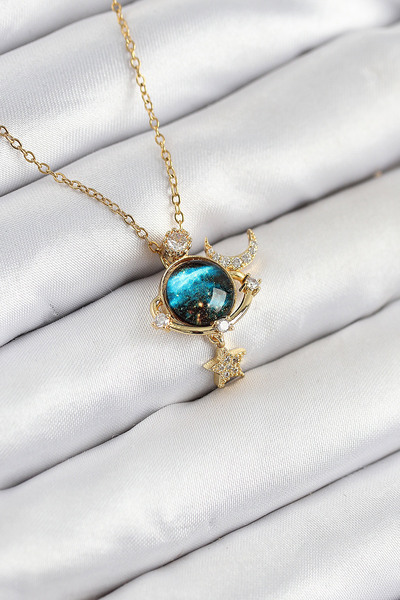 STİLLOVE قلادة نسائية من الفولاذ 316L مرصعة بحجر الزركون على شكل كوكب بلون ذهبي