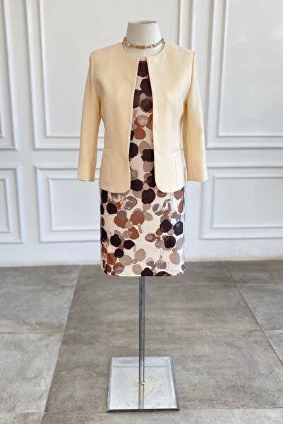 Yağmur Butik Блейзър с детайли по яката и джобовете