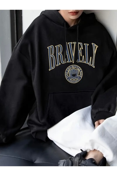 mercoledi سويت شيرت بغطاء للرأس للجنسين مطبوع عليه BRAVELY للنساء/الرجال