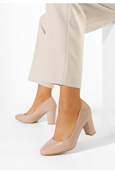 B T Shoes Béžové lakované lodičky Chique