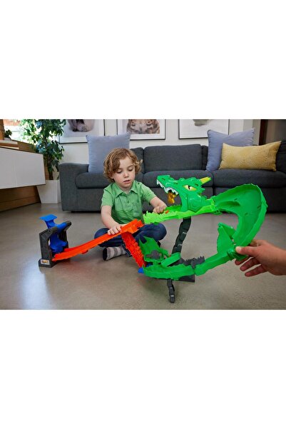 mattel Hot Wheels Monster Trucks Dragon Destruction Playset – Includes 2 Trucks, Ages 4+