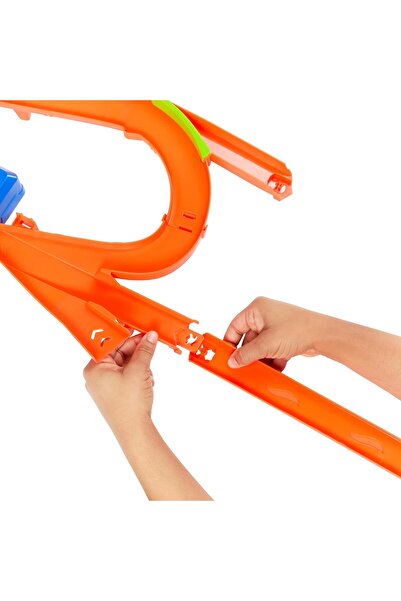 mattel مجموعة سباقات هوت ويلز ستانت تراكس منتصف الهواء JFD12 - للأعمار من 5 سنوات فما فوق، تتضمن سيارة مصبوبة