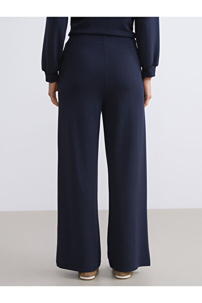 LC Waikiki Shining Store'dan Işıltılı Seçimler | Beli Lastikli Nakışlı Kadın Eşofman Altı