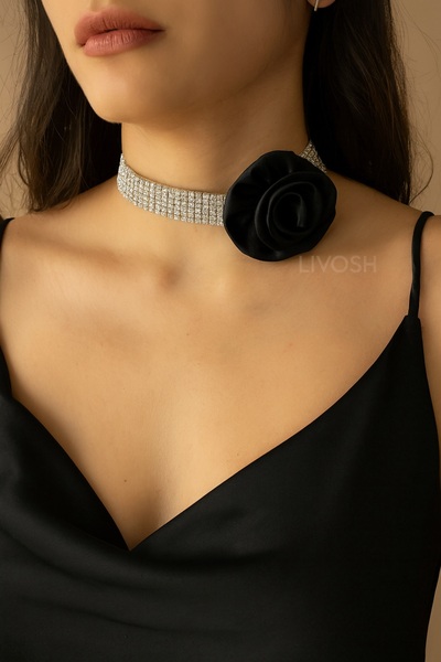 LIVOSH قلادة تشوكر مرصعة بالأحجار الكريمة من تصميم تاساريم