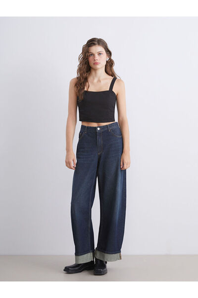 LC Waikiki Create Your Style with Uzg Store |   Square Neck Strap Crop