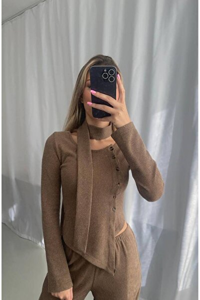 Miss Beyoğlu Ασύμμετρη Πλεκτή Μπλούζα με Λεπτομέρεια Κουμπιών και Φουλάρι