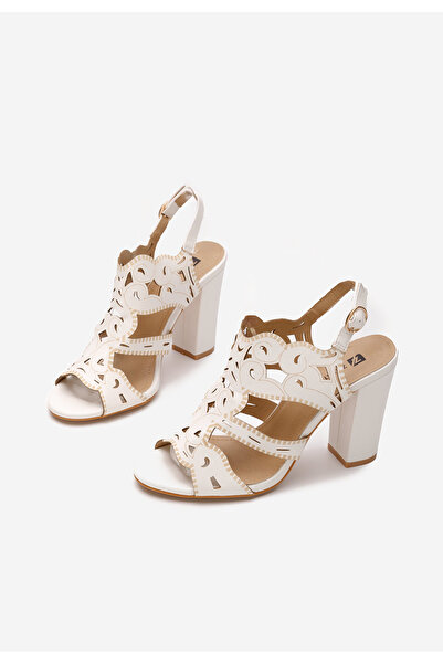 B T Shoes Bílé elegantní dámské sandály Delise