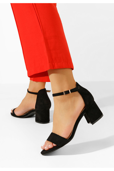 B T Shoes Černé sandály na nízkém podpatku Nomeria