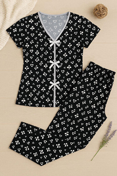 babatr.com Kadın Siyah Beyaz Kalp Desenli Fiyonklu Kısa Kollu Pijama Takımı