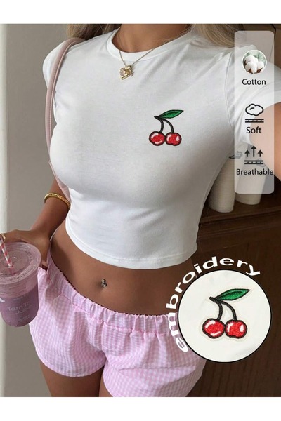 Flood Of Style Дамска бяла къса блуза с принт на малки череши и велосипедна яка