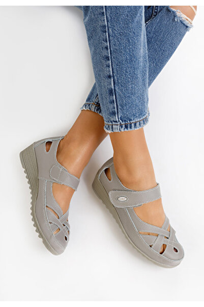 B T Shoes Šedé baleriny na klínku Simisa