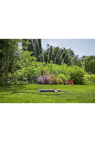 Gardena Aspersor, oscilant, raza de actiune 3 si 15 m, rezistent la inghet si radiatii UV, suprafata maxi...