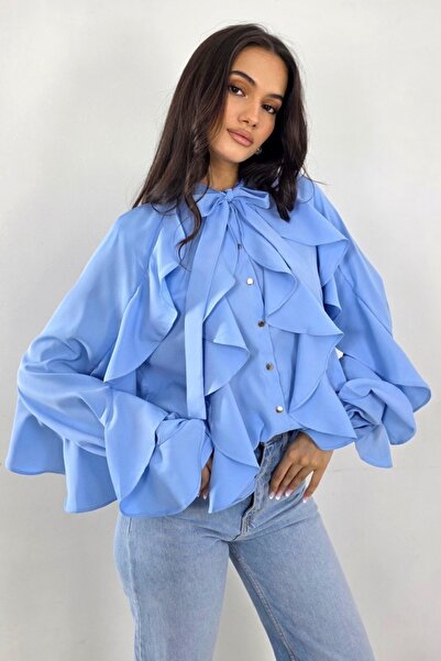 FashionForYou Cămașă elegantă Jordany, cu volane multiple și nasturi aurii, Albastru bebeluș, M/M