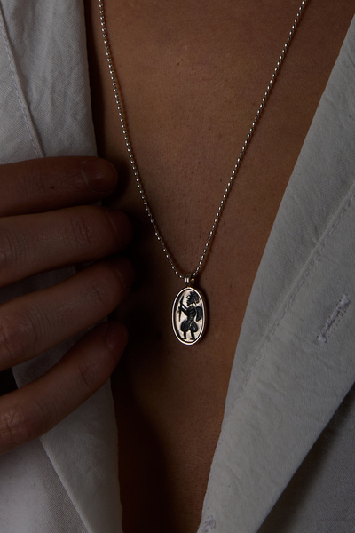 Ricco Jewellery 925 Ayar Gümüş Antik Savaşçı Yassı Top Kolye